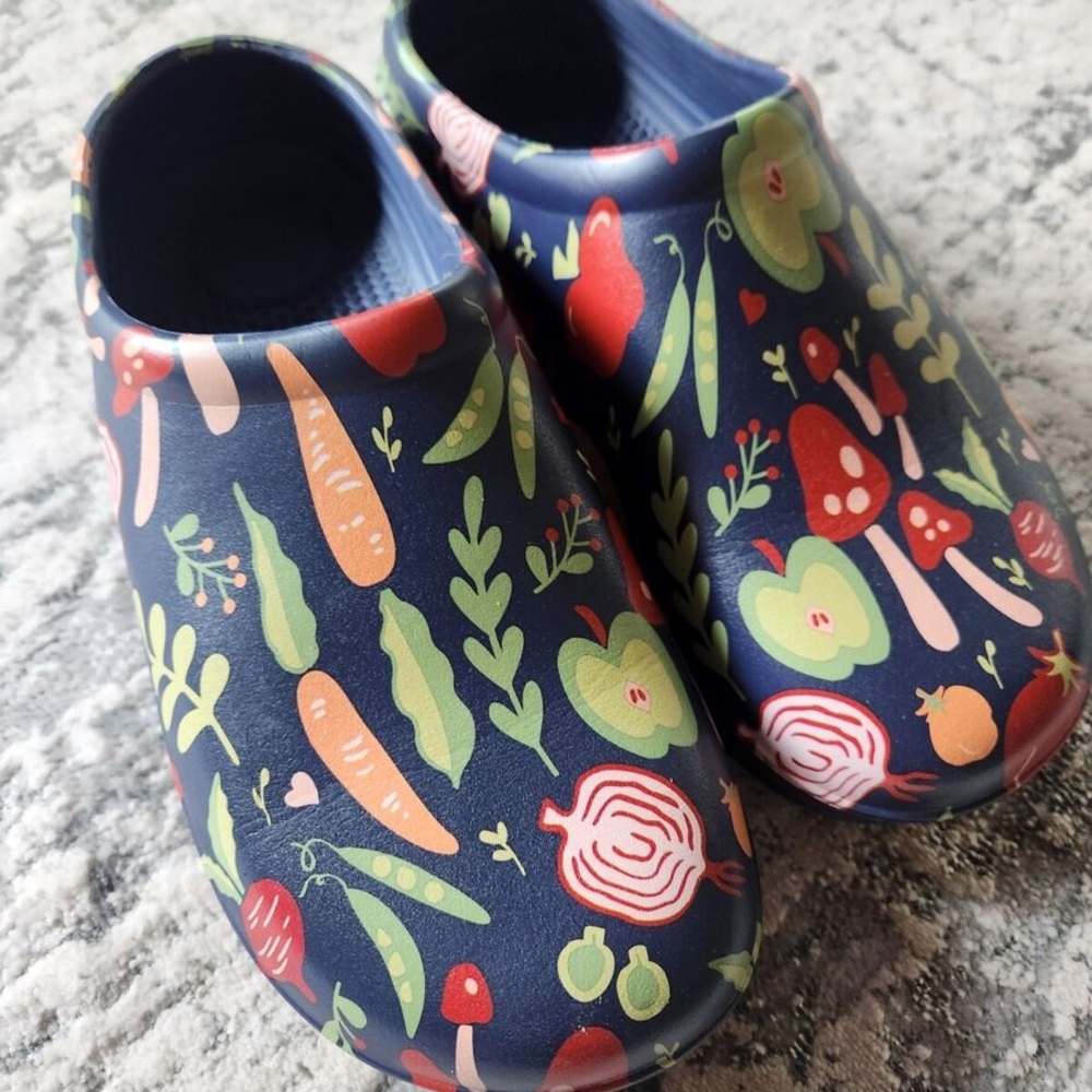 Totes Women’s Gardening Clogs Never Worn